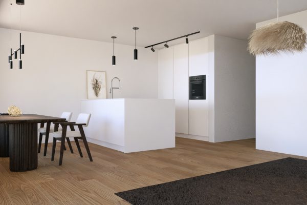 Moderne offene Wohnküche mit weißer Kücheninsel, dunklem Esstisch aus Holz, zwei hell gepolsterten Stühlen und Holzboden – minimalistisches Design mit warmem Ambiente.